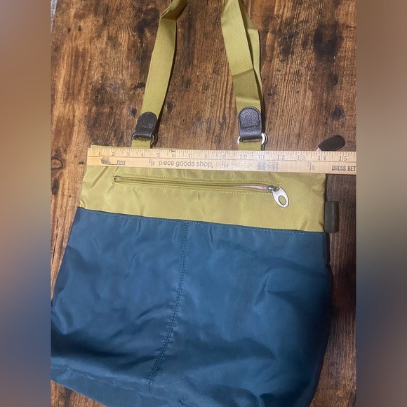 Mosey Nylon Tote All Color-block Bag Recycled Materials Sustainable - Picture 10 of 11